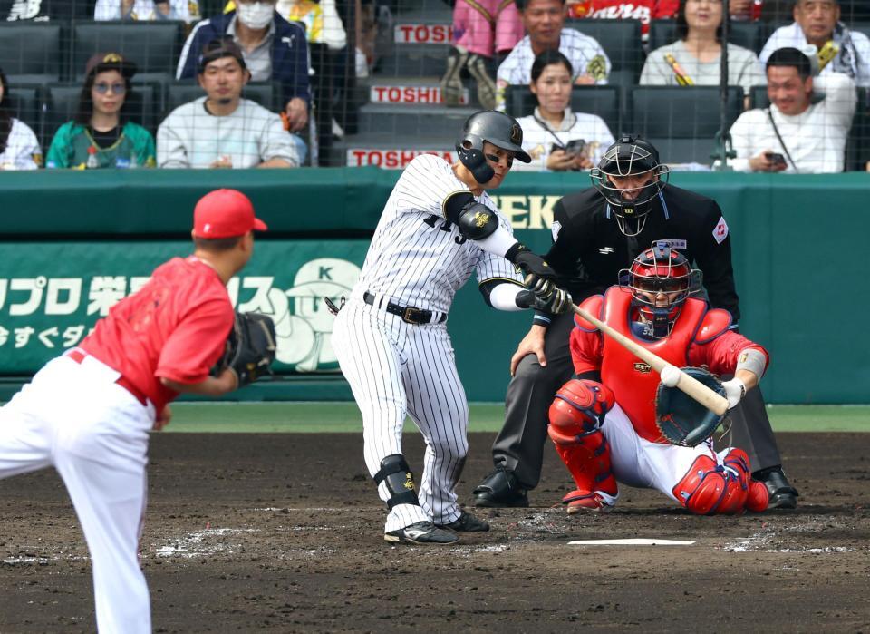 　４回、右前打を放つ前川（撮影・山口登）