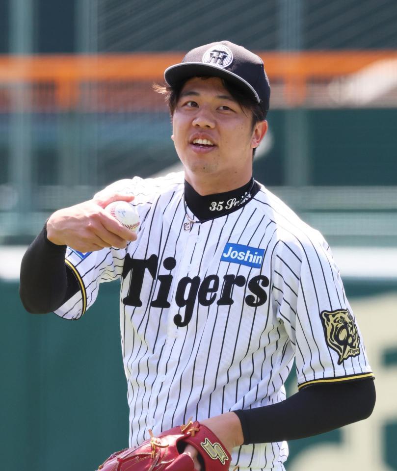 　キャッチボールをして調整する才木（撮影・立川洋一郎）