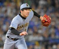 　３回、佐野を一ゴロに抑えた才木（撮影・伊藤笙子）