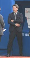　試合前練習に姿を見せた鳥谷敬氏（撮影・伊藤笙子）