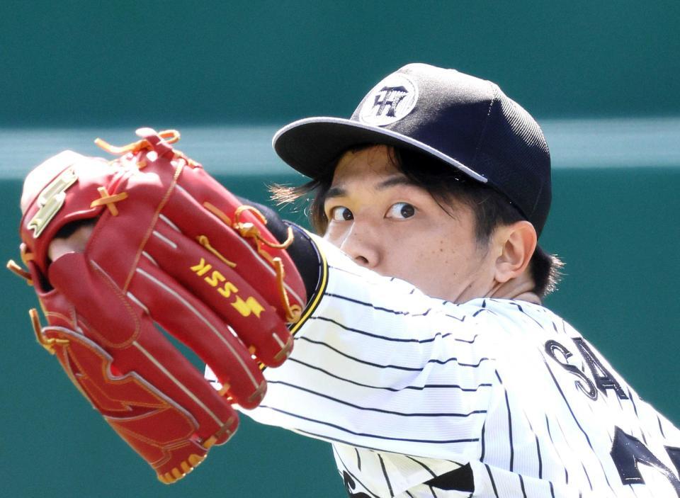 　キャッチボールをして調整する才木（撮影・立川洋一郎）