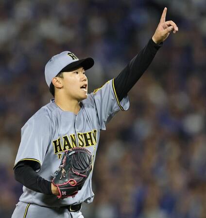 　６回、佐野を捕邪飛に打ち取る門別（撮影・田中太一）