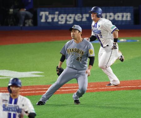 　６回、右前同点適時打を浴びる桐敷（撮影・金田祐二）