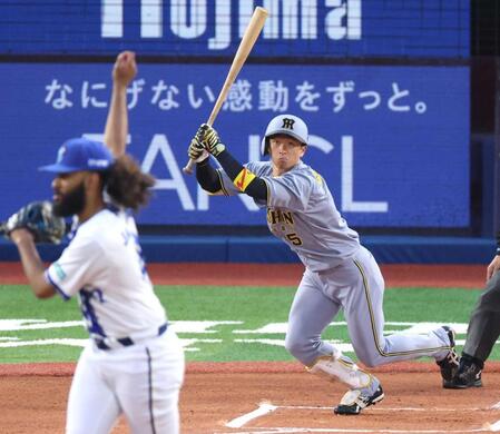 　１回、中前打を放つ近本