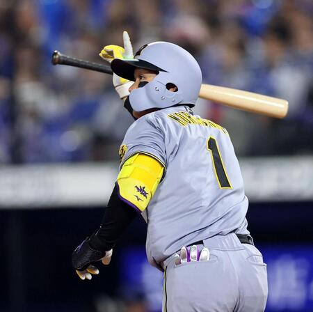 　７回、勝ち越し２ランを放つ森下（撮影・田中太一）