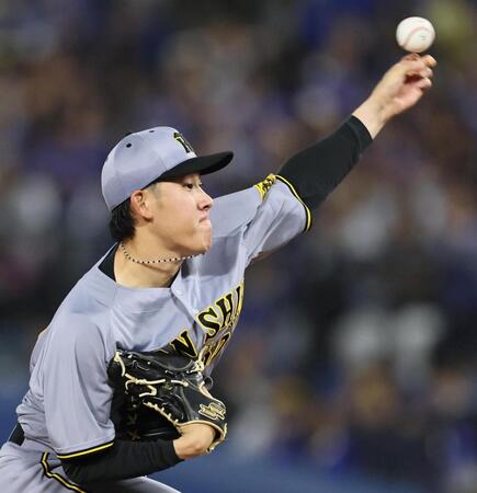 　先発し投げ込む富田（撮影・田中太一）