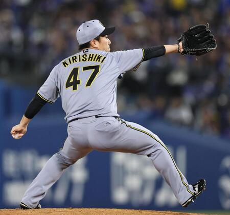 　９回、小山正明さんと同じ番号を背負い、力投する桐敷（撮影・田中太一）