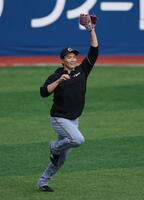 　１軍に合流し調整する湯浅（撮影・金田祐二）