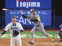 　７回、勝ち越し２ランを放つ森下（撮影・金田祐二）