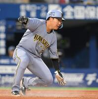 　２回、坂本の三ゴロで生還する三走・大山（撮影・伊藤笙子）