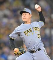 　８回から登板した及川（撮影・伊藤笙子）