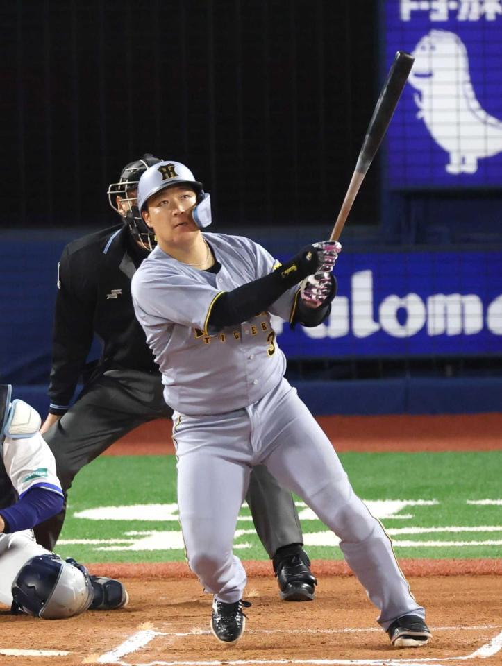 　勝ち越しソロを放つ大山