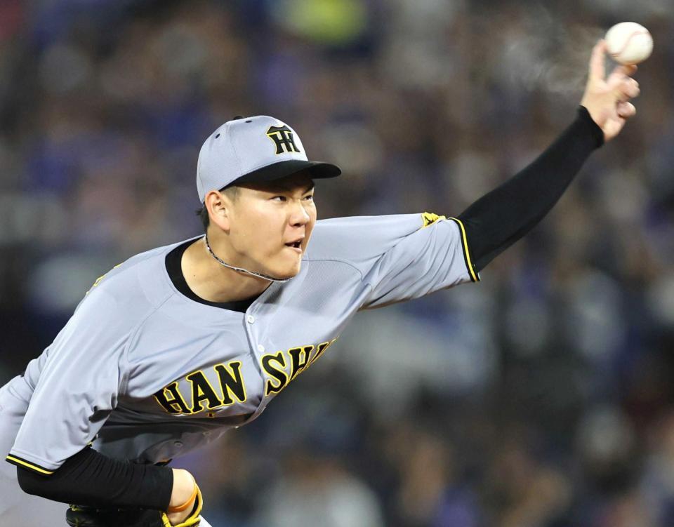 　７回、好リリーフを見せる及川（撮影・田中太一）