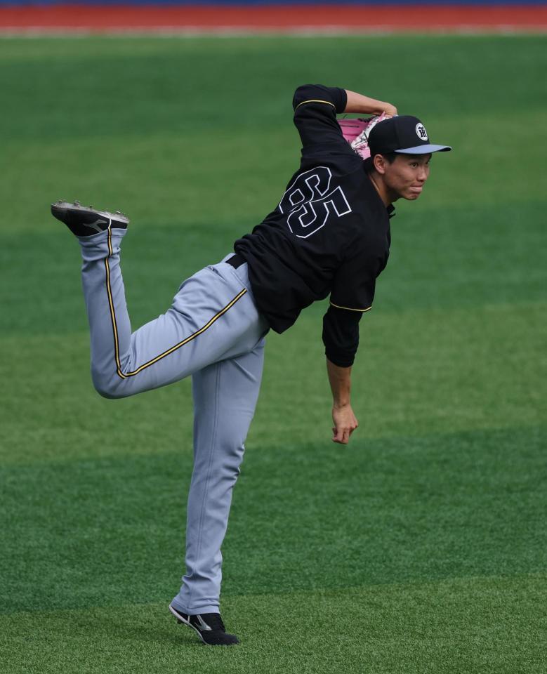 　１軍に合流し調整する湯浅（撮影・金田祐二）