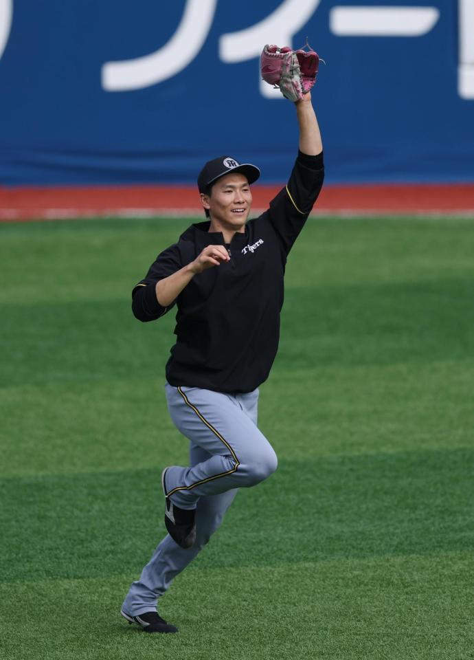 　１軍に合流し調整する湯浅（撮影・金田祐二）