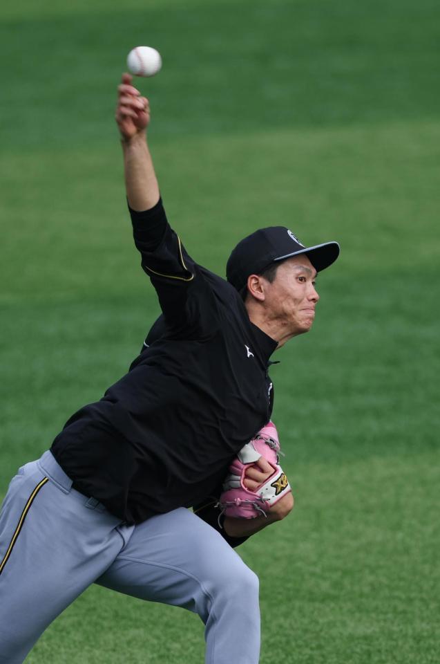 　１軍に合流し調整する湯浅（撮影・金田祐二）