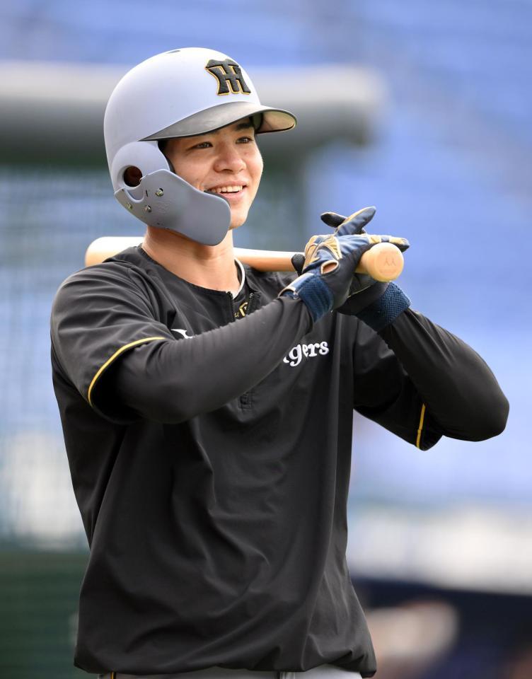 　試合前、笑みを浮かべる中野（撮影・伊藤笙子）