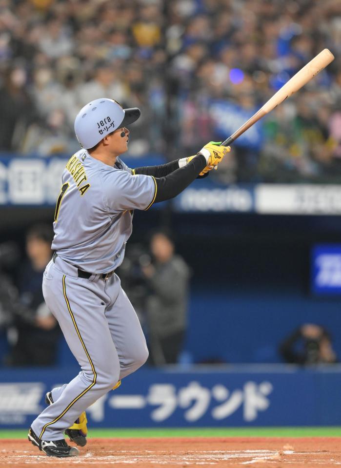 　７回、左越え２ランを放つ森下（撮影・伊藤笙子）