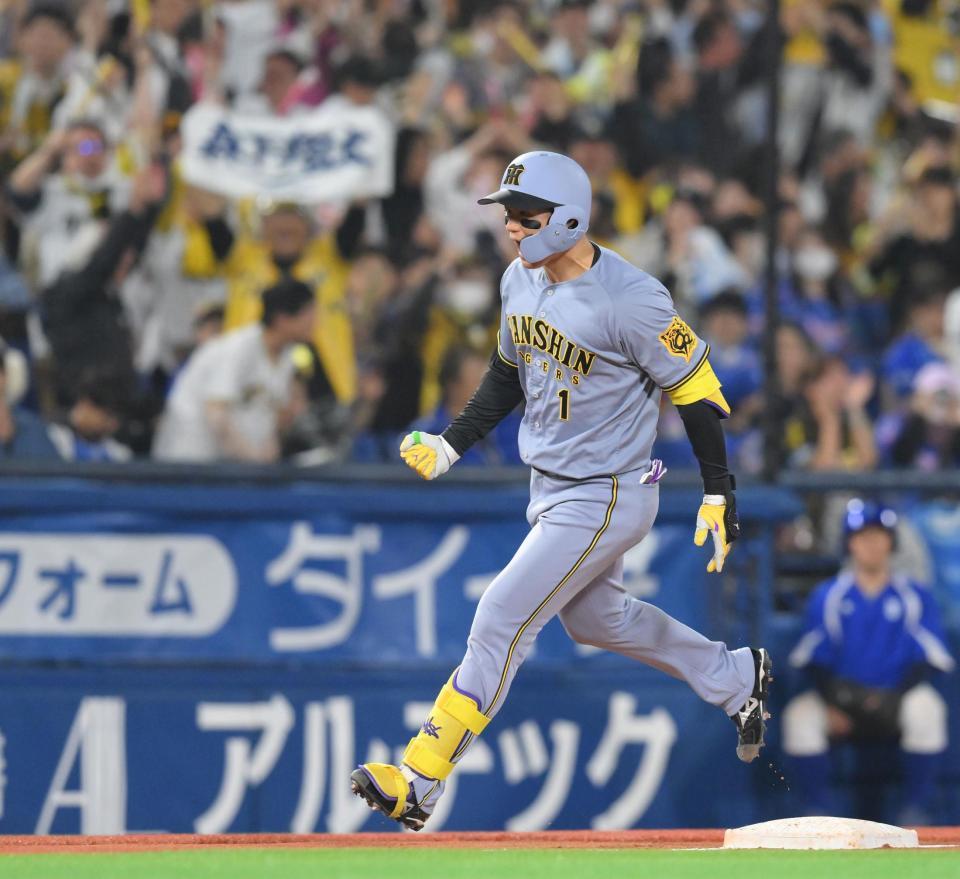 　７回、左越え２ランを放ち、ほえる森下（撮影・伊藤笙子）