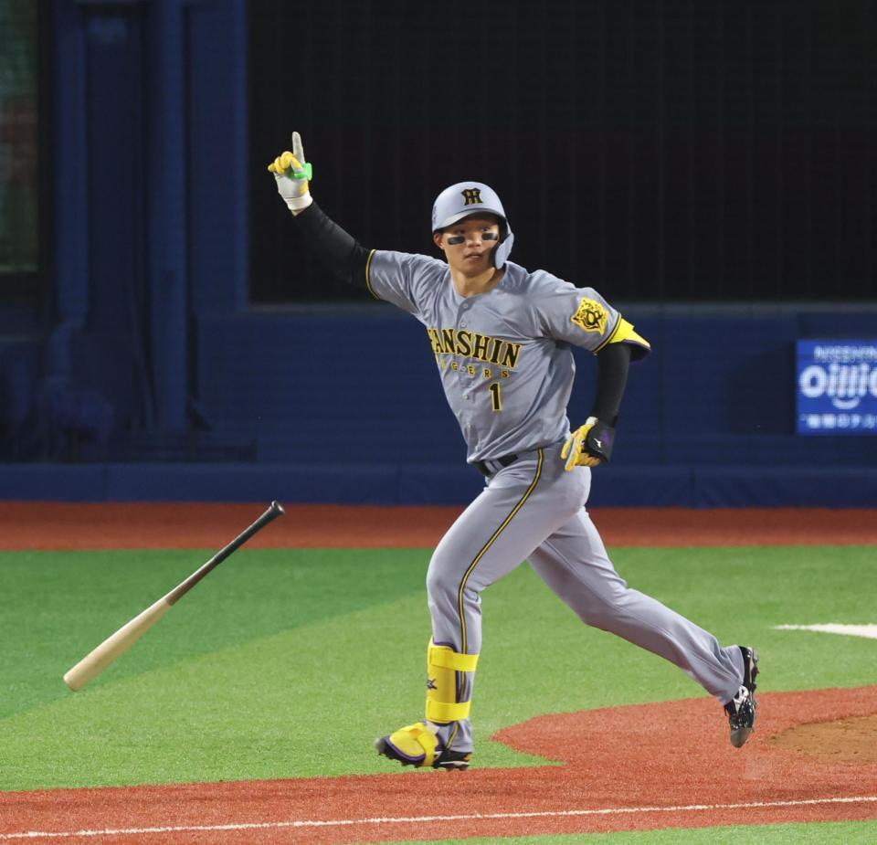 　７回、勝ち越し２ランを放つ森下（撮影・金田祐二）