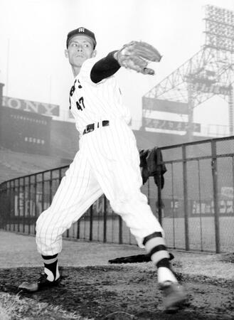 　「投げる精密機械」と言われ、通算３２０勝を挙げた小山正明さん