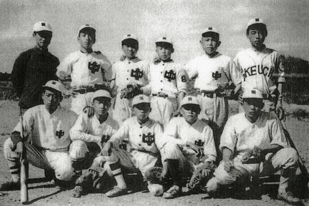 　二見中学時代（前列右から二人目）の小山氏＝提供写真