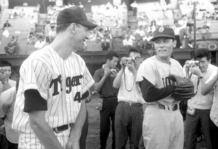 バッキーさんと天国でキャッチボールを 異国から来た苦労人との交流 元阪神担当記者が小山さん追悼