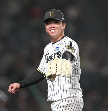 　７回、巨人打線を三者凡退に抑えた村上（撮影・北村雅宏）