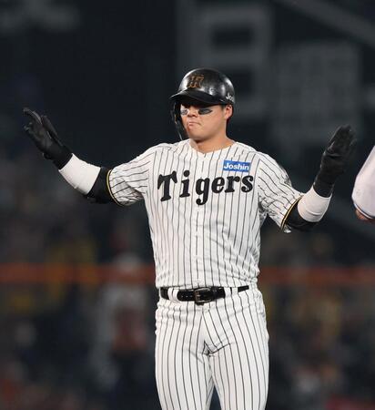 　３回、二塁打を放った前川はポーズをとる（撮影・北村雅宏）