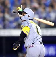 　７回、勝ち越し２ランを放つ森下（撮影・田中太一）
