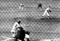 　日本シリーズ第５戦で１回に長嶋を併殺打に抑える小山＝１９７０年１１月