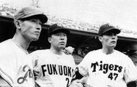 　オールスターで（左から）中日・権藤、西鉄・稲尾と＝６２年