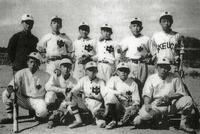 　二見中学時代（前列右から二人目）の小山氏＝提供写真