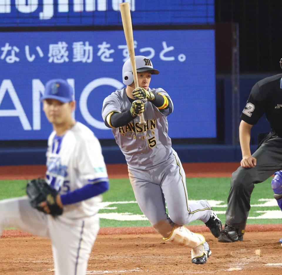 　９回、この試合４安打目となる左前打を放つ近本