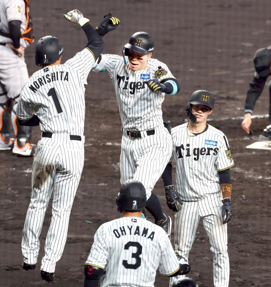 阪神・佐藤輝 奪首弾!単独トップ8号3ランで68年ぶり巨人戦 阪神・佐藤輝 奪首弾!単独トップ8号3ランで68年ぶり巨人戦