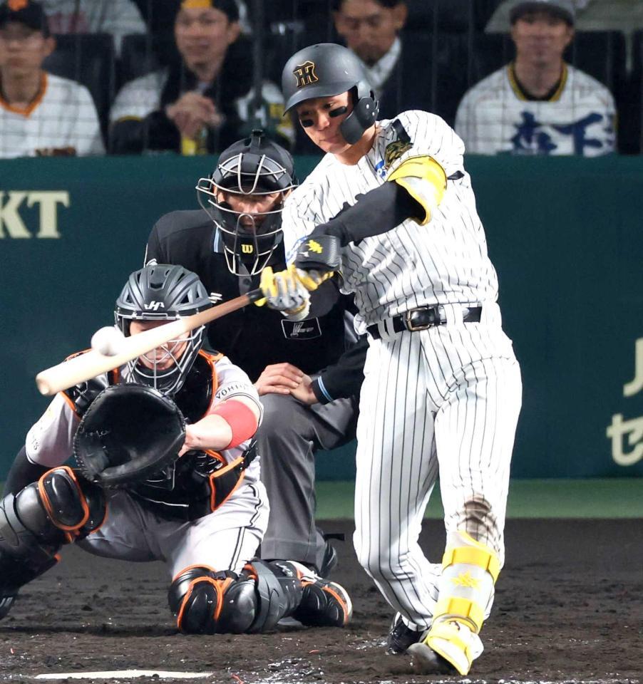 　５回、猛打賞となる左前打を放つ森下