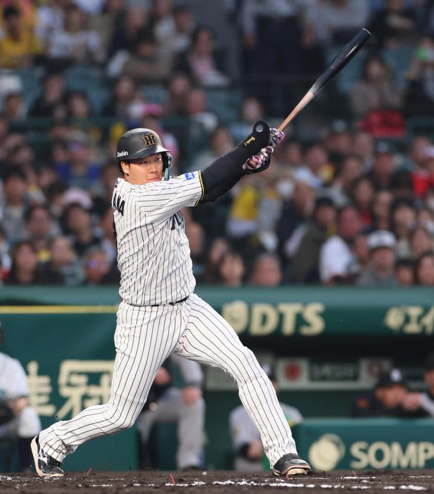 　１回、先制適時打を放つ大山（撮影・北村雅宏）