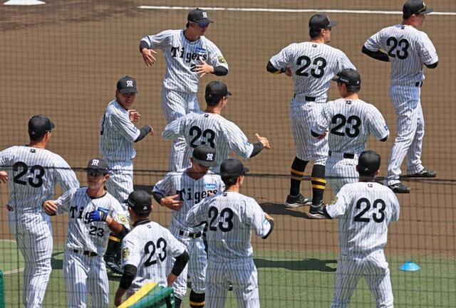 阪神 背番号「23」の特別ユニホーム着用 吉田義男氏追悼試合で