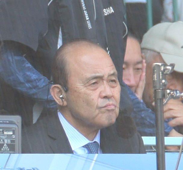 　２回、解説ブースに座る岡田彰布オーナー付顧問（撮影・北村雅宏）