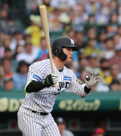 　９回、二塁打を放つ木浪（撮影・北村雅宏）