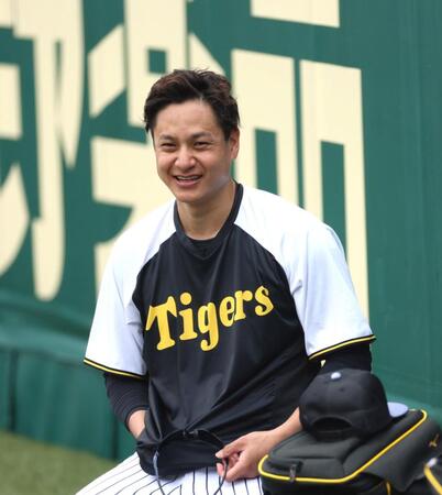 　練習中に笑顔を見せる大竹（撮影・北村雅宏）