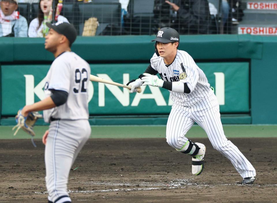 　９回、代打で二塁打を放つ木浪（撮影・山口登）