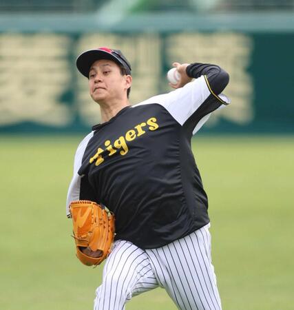 　強めのボールを投げ込む大竹