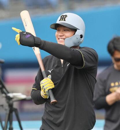 　笑顔を見せる森下