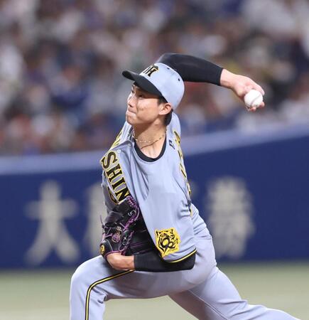 　７回から登板する湯浅（撮影・北村雅宏）