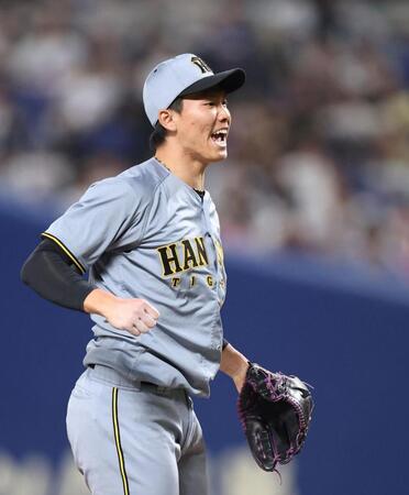 　７回、板山への投球後、声を上げる湯浅（撮影・中田匡峻）