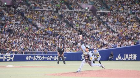 　７回から登板する湯浅（撮影・北村雅宏）