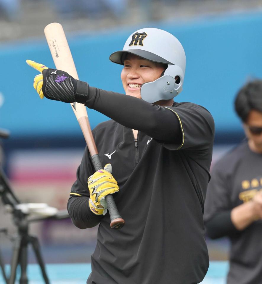 　笑顔を見せる森下