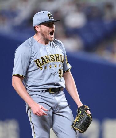 　１１回、ボール判定に声を上げるビーズリー（撮影・中田匡峻）