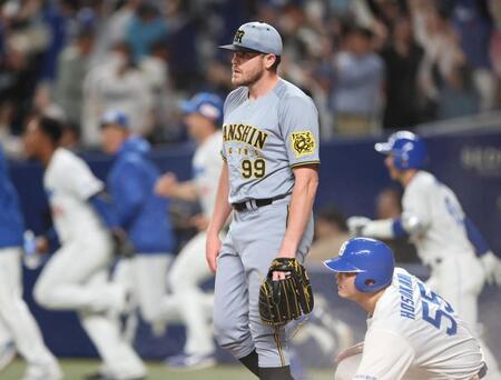 　１１回、カリステにサヨナラ犠飛を浴びたビーズリー（撮影・中田匡峻）